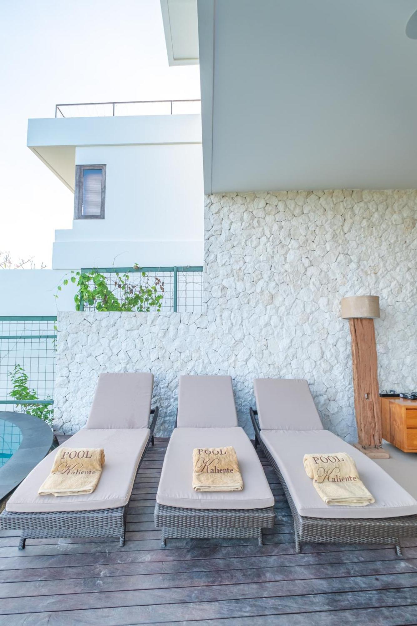 Villa Kaliente Toyapakeh Exterior foto